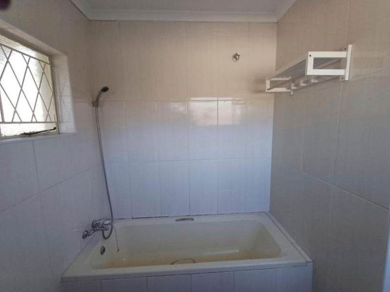 1 Bedroom Garden Cottage in Bryanston - Photo 10