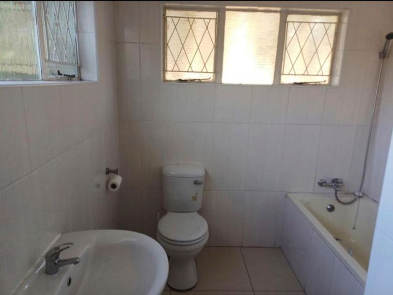 1 Bedroom Garden Cottage in Bryanston - Photo 9