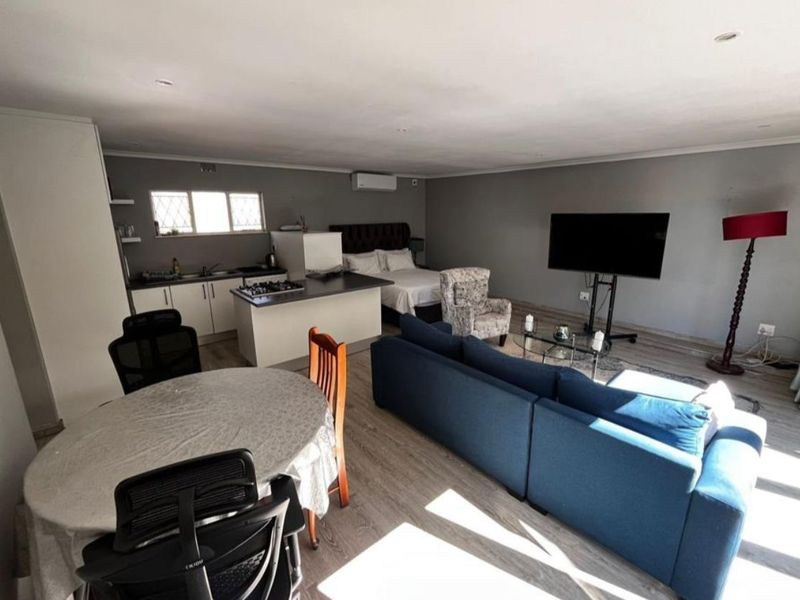 1 Bedroom Garden Cottage in Bryanston - Photo 2