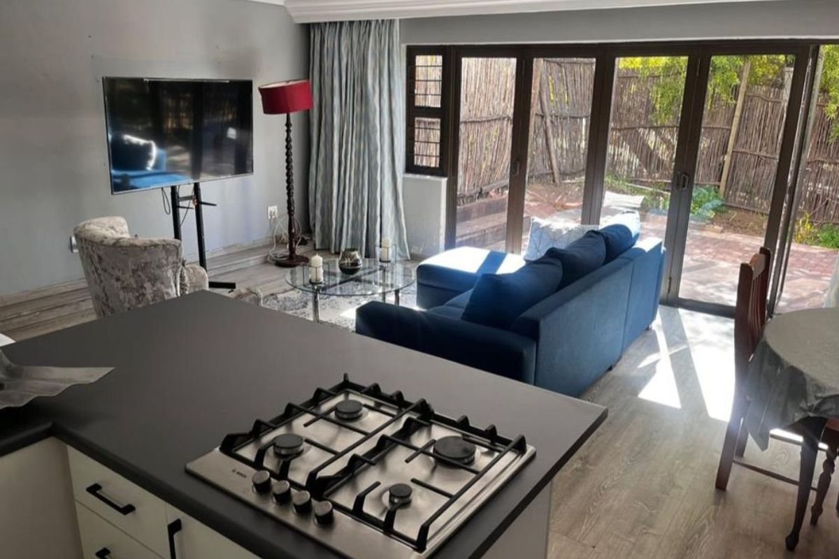 1 Bedroom Garden Cottage in Bryanston - Photo 5