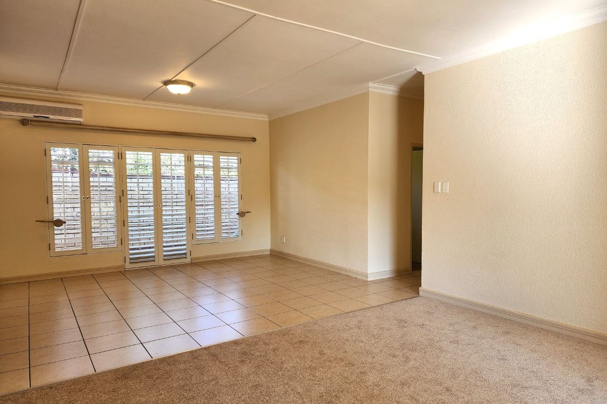 2 BEDROOM TOWNHOUSE IN FLAMWOOD - Photo 4