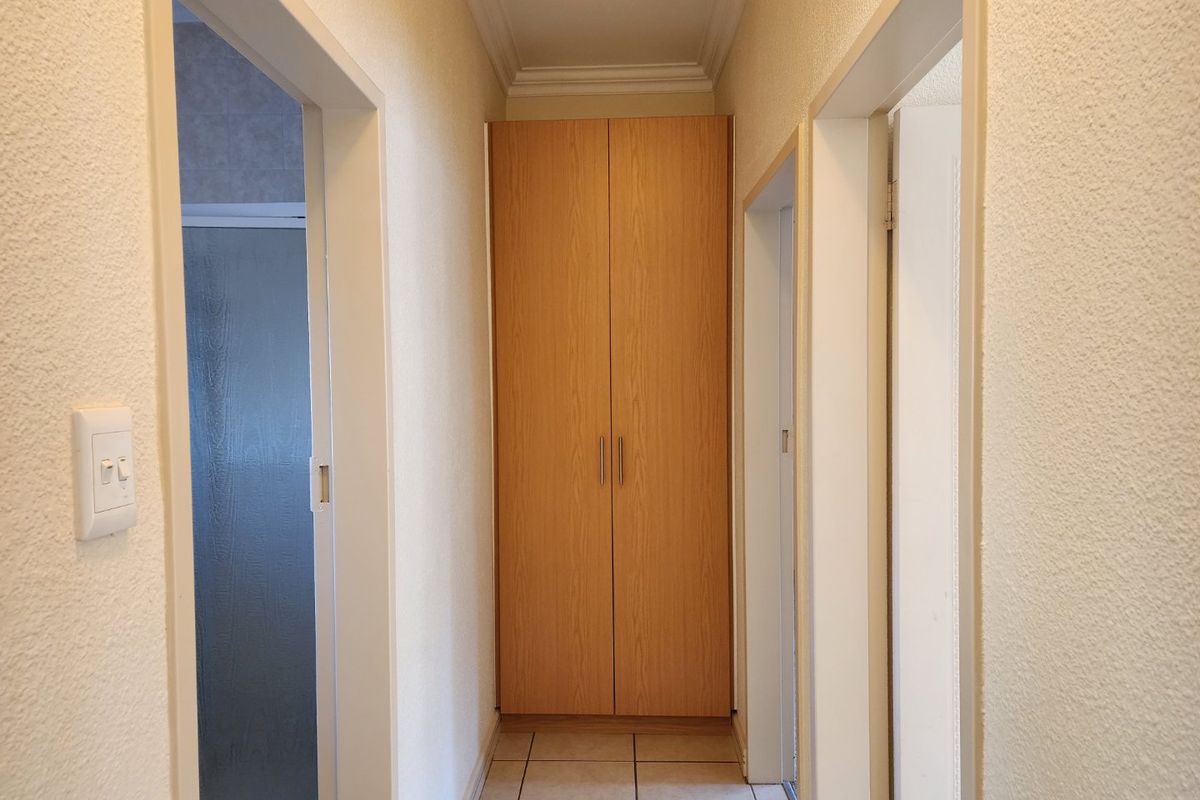 2 BEDROOM TOWNHOUSE IN FLAMWOOD - Photo 5