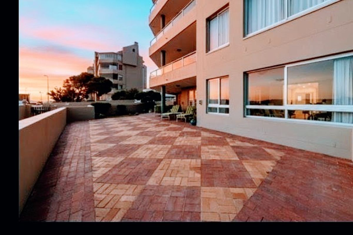 Sophisticated Coastal Living in a Prime Tableview - Photo 3