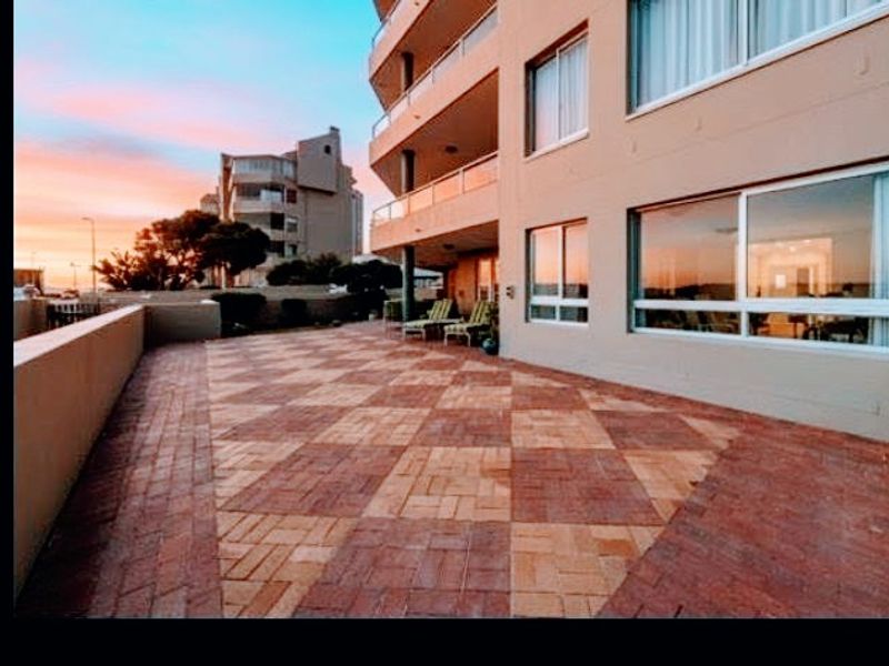 Sophisticated Coastal Living in a Prime Tableview - Photo 3
