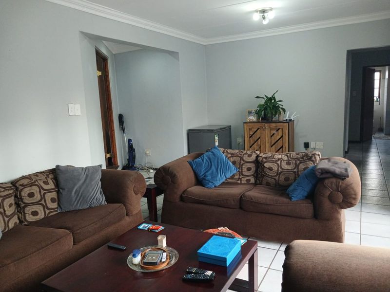 Spacious Halfway Gardens Family Home to Rent - Photo 10