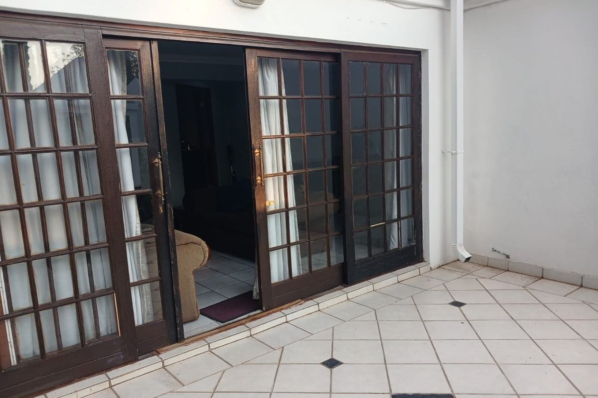 Spacious Halfway Gardens Family Home to Rent - Photo 3