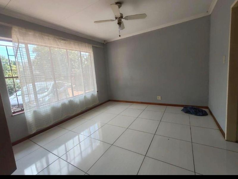 3 bedroom 2 bathroom with ensuite double garage house for rent in the orchards akasia - Photo 9