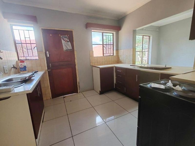 3 bedroom 2 bathroom with ensuite double garage house for rent in the orchards akasia - Photo 7