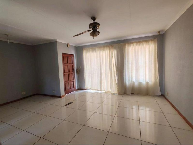 3 bedroom 2 bathroom with ensuite double garage house for rent in the orchards akasia - Photo 5