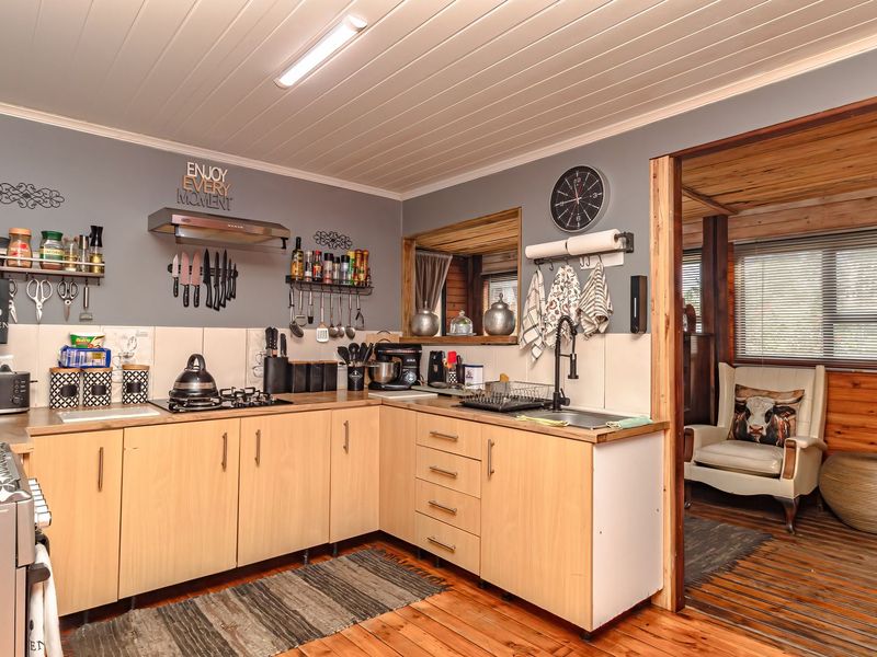 Off-Grid Lifestyle Smallholding with Cottages, Livestock and Income Potential in Hoogekraal - Photo 7