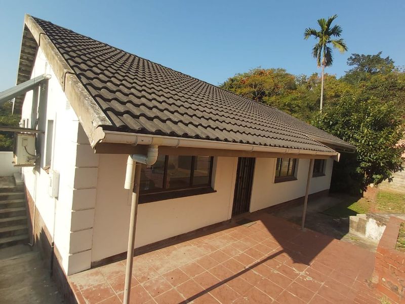 Family Home with Granny Cottage and Endless Potential !! - Photo 2