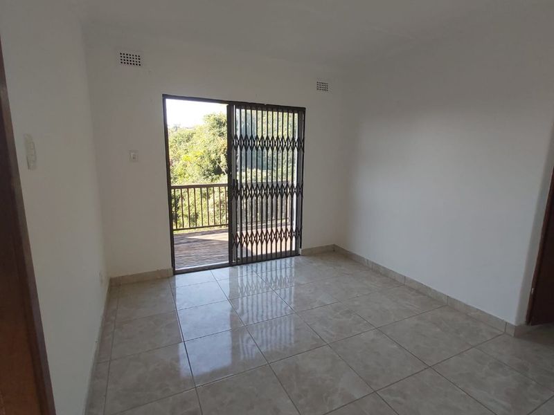 Family Home with Granny Cottage and Endless Potential !! - Photo 10
