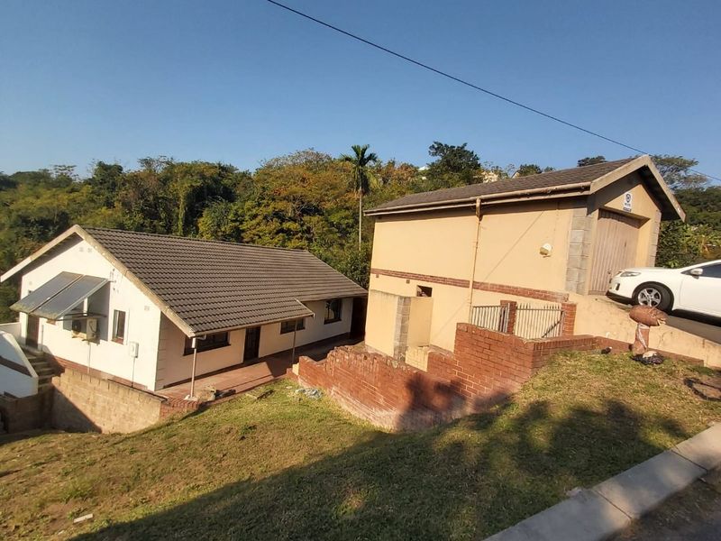 Family Home with Granny Cottage and Endless Potential !! - Photo 1