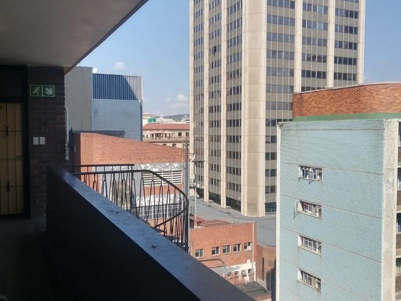 2 bedroom flat for sale in koopkrag gebou pretoria central - Photo 3