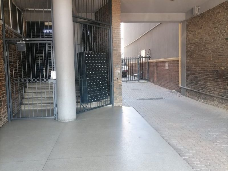 2 bedroom flat for sale in koopkrag gebou pretoria central - Photo 5