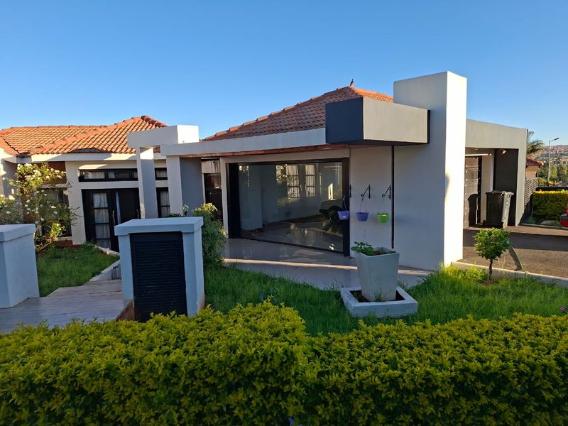 3 bedroom house with ensuite in elandspoort / capital view pretoria west - Photo 2