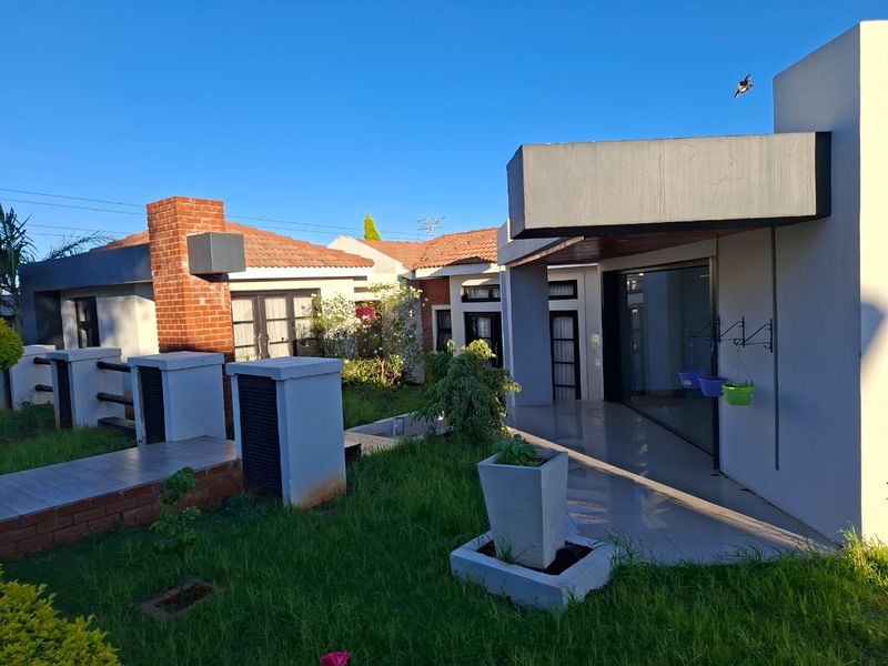 3 bedroom house with ensuite in elandspoort / capital view pretoria west - Photo 1