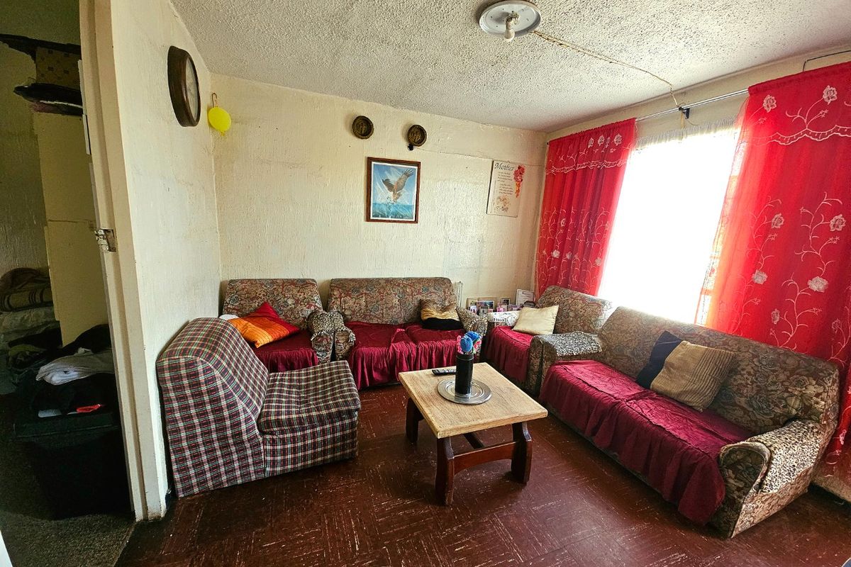 Three bedroom maisonette for sale in Tafelsig - Photo 3