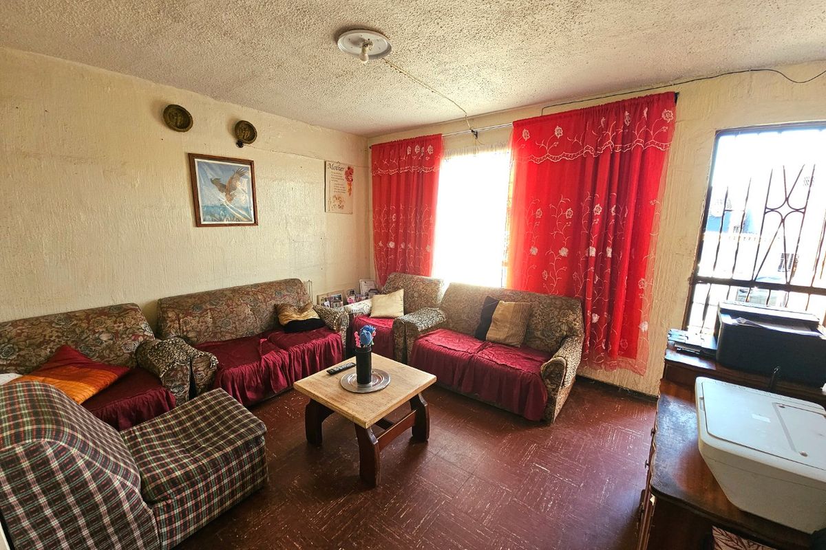 Three bedroom maisonette for sale in Tafelsig - Photo 2