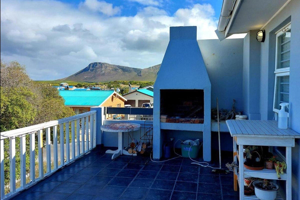 For Sale: 3-Bedroom Home with Flatlet in Sought-After De Kelders. - Photo 4