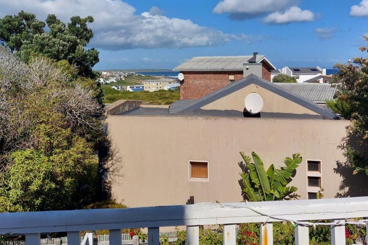 For Sale: 3-Bedroom Home with Flatlet in Sought-After De Kelders. - Photo 3