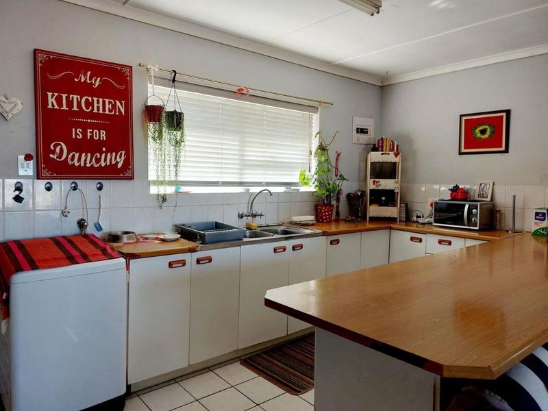 For Sale: 3-Bedroom Home with Flatlet in Sought-After De Kelders. - Photo 7