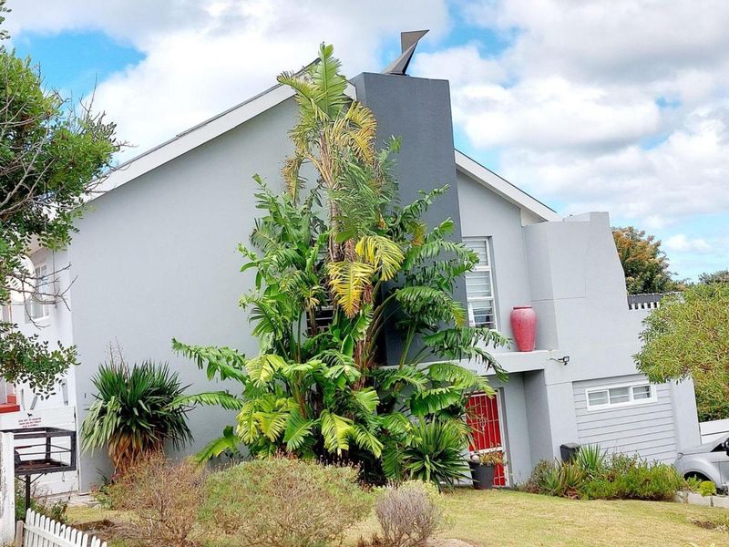 For Sale: 3-Bedroom Home with Flatlet in Sought-After De Kelders. - Photo 1