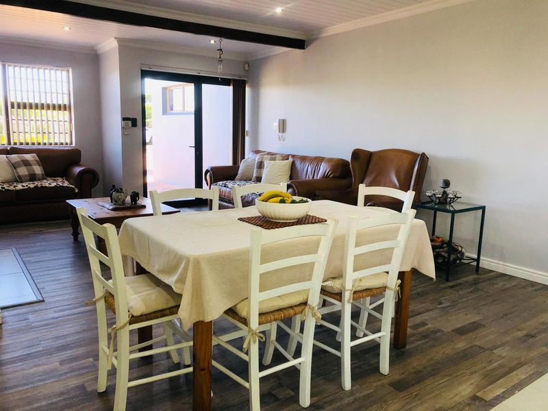 For Sale: An Impressive Family Home with Endless Possibilities - Photo 7