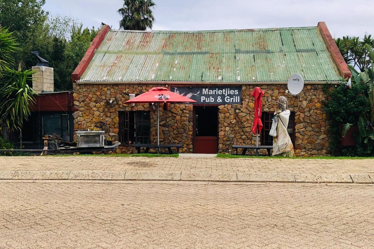 For Sale: Marietjie's Pub and Grill in Baardskeerdersbos, Gansbaai. - Photo 2