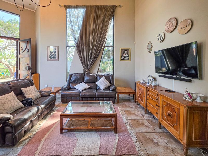 Unique Family Home With Style, Comfort And Space - Photo 10