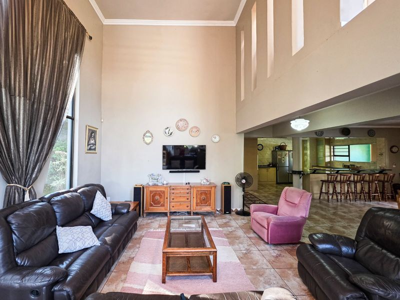 Unique Family Home With Style, Comfort And Space - Photo 9