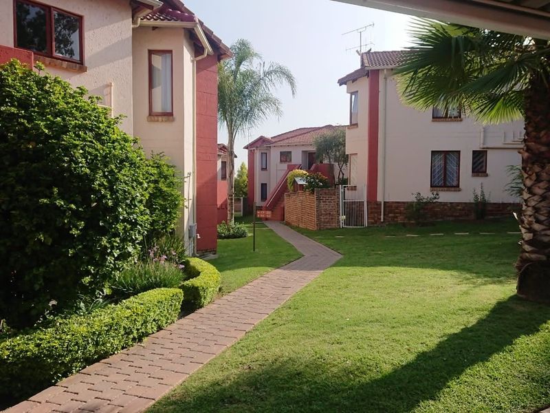 2 Bedroom Apartment / Flat for Sale in North Riding - Photo 4