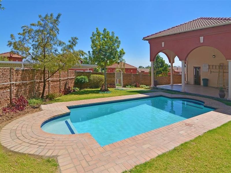2 Bedroom Apartment / Flat for Sale in North Riding - Photo 1