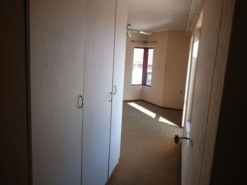 2 Bedroom Apartment / Flat for Sale in North Riding - Photo 7