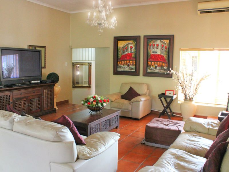 Elegant Space, Effortless Living, with Exceptional Potential in Moreleta Park - Photo 9