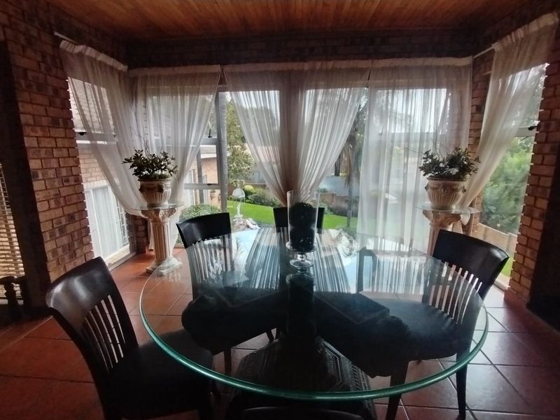 Elegant Space, Effortless Living, with Exceptional Potential in Moreleta Park - Photo 8