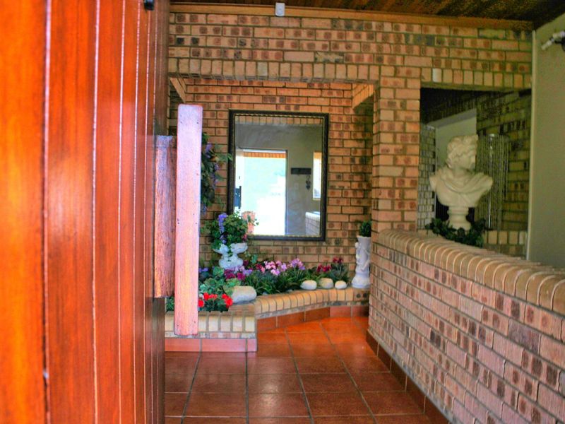 Elegant Space, Effortless Living, with Exceptional Potential in Moreleta Park - Photo 2