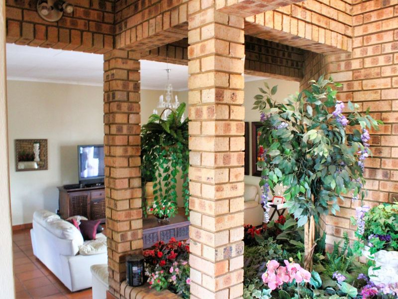 Elegant Space, Effortless Living, with Exceptional Potential in Moreleta Park - Photo 3