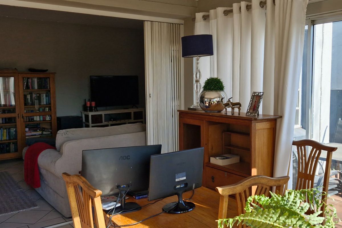 Stylish Family Living With Exceptional Comfort Awaits - Photo 5