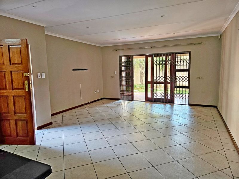Upmarket 3-Bedroom Townhouse for Sale in Bryanston, Sandton - Photo 3