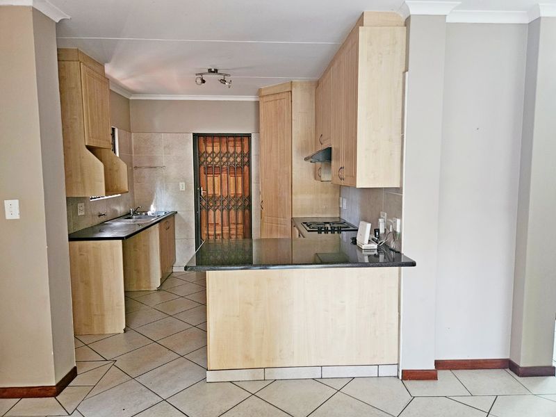 Upmarket 3-Bedroom Townhouse for Sale in Bryanston, Sandton - Photo 2