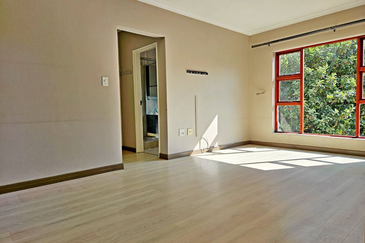 Upmarket 3-Bedroom Townhouse for Sale in Bryanston, Sandton - Photo 5