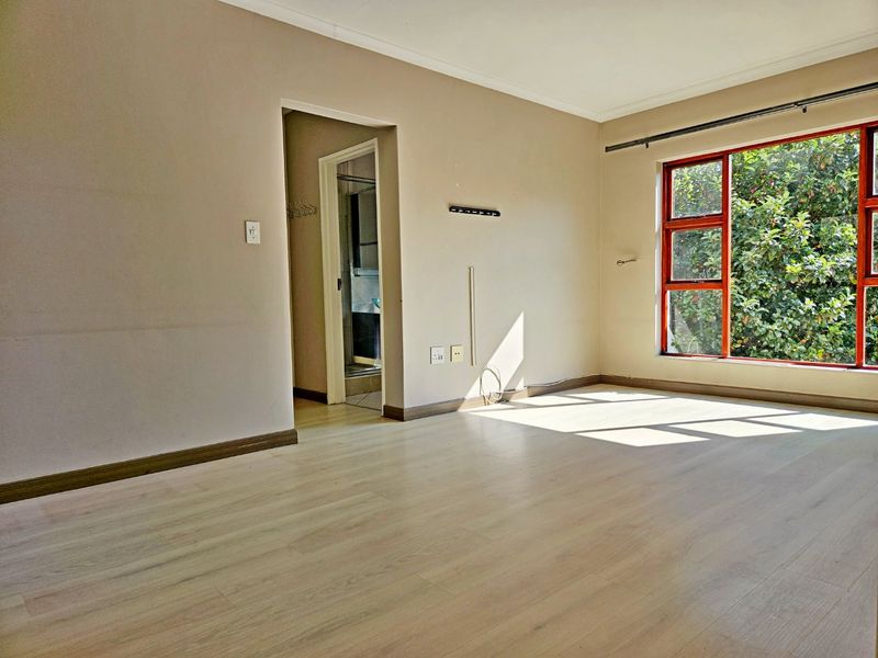 Upmarket 3-Bedroom Townhouse for Sale in Bryanston, Sandton - Photo 5