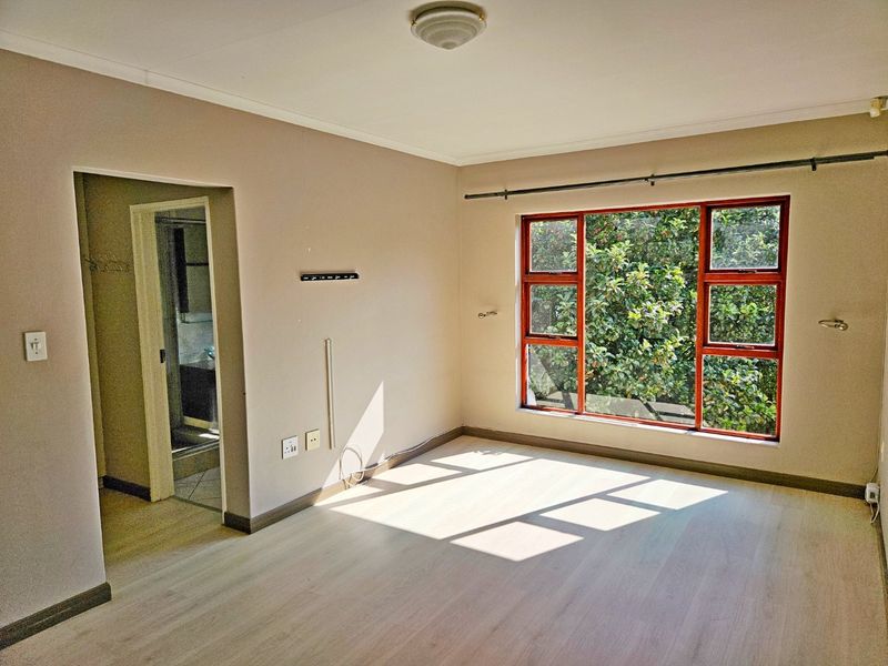Upmarket 3-Bedroom Townhouse for Sale in Bryanston, Sandton - Photo 10