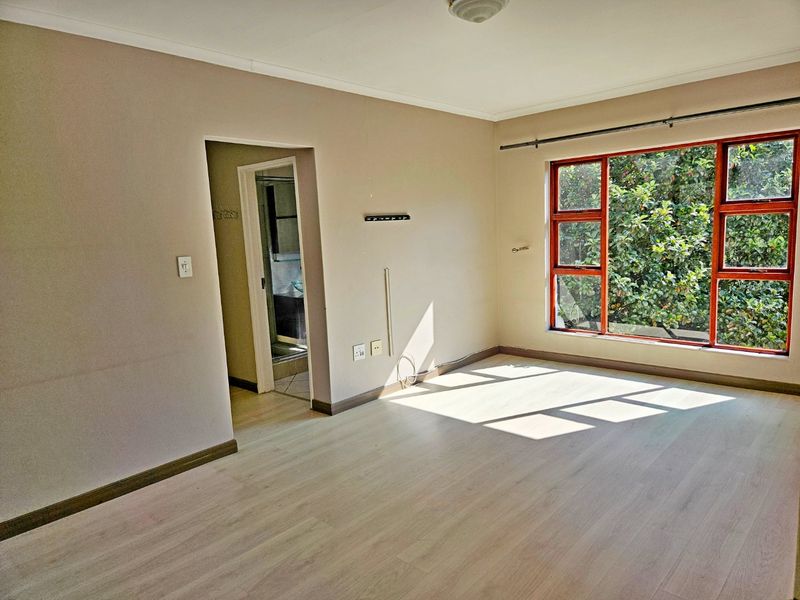 Upmarket 3-Bedroom Townhouse for Sale in Bryanston, Sandton - Photo 4
