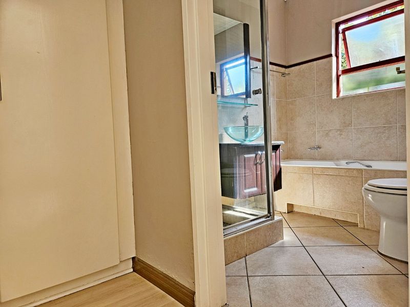 Upmarket 3-Bedroom Townhouse for Sale in Bryanston, Sandton - Photo 7