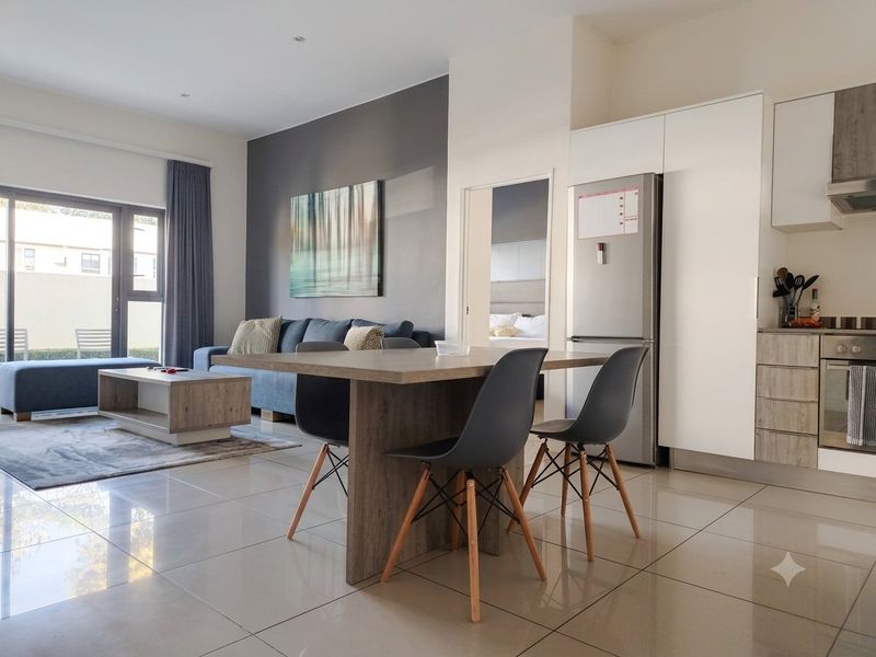 Sophisticated Cosmopolitan Living: An Elite Ground-Floor Sanctuary at The Capital On Bath - Photo 2