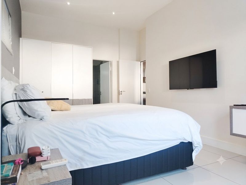 Sophisticated Cosmopolitan Living: An Elite Ground-Floor Sanctuary at The Capital On Bath - Photo 9