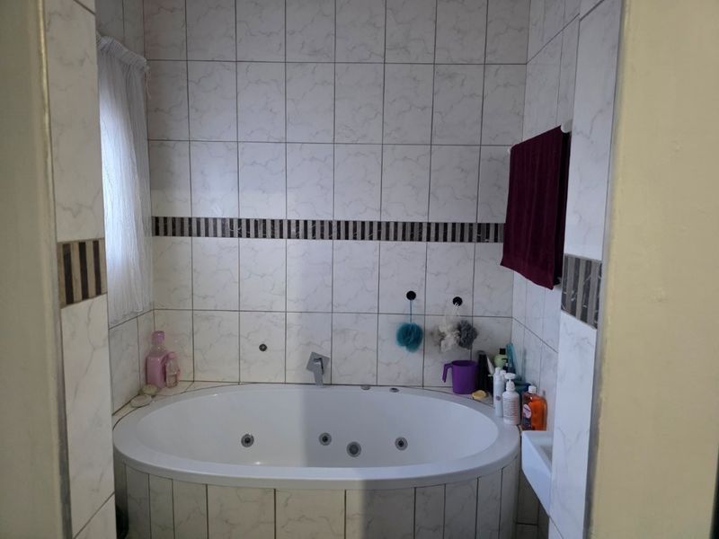 Coastal Living with Income Potential – 3 Bedroom Home with Sea Views in Uvongo - Photo 10