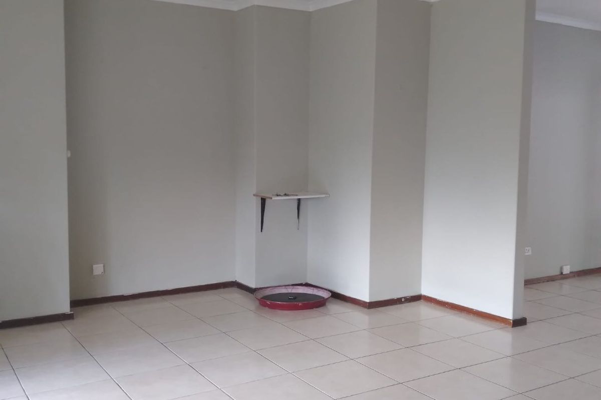 Spacious 4 Bed, 2 Bath Family Home in Westville (Shared Property) - Photo 3